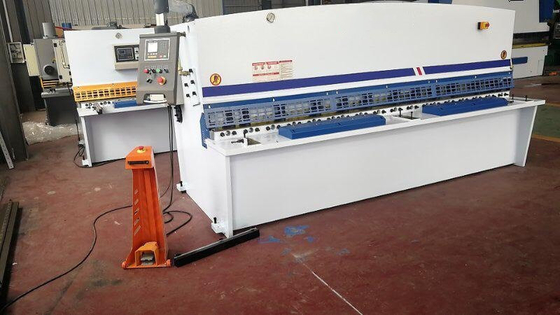 6 मिमी 2500 मिमी सीएनसी कतरनी मशीन हाइड्रोलिक शीट धातु Qc12y-6x2500