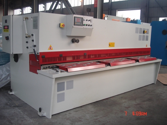 Qc12k-4x2500 स्विंग बीम हाइड्रोलिक कोण बाल काटना मशीन छोटा 4 मिमी